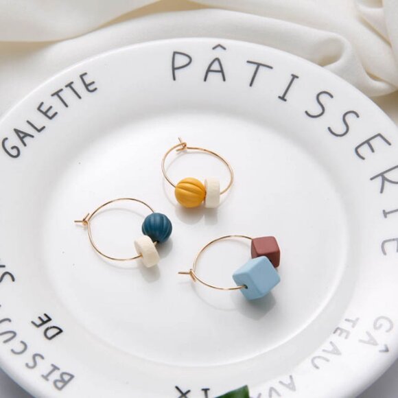 Set of two (2) Hoop Earrings Circle Earrings Minimalist Earrings for Her - Picture 6 of 7